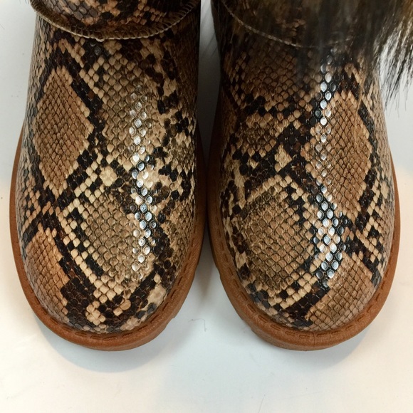 Bamboo Frozen Furry Python Print Lug Sole Boots - Picture 10 of 15